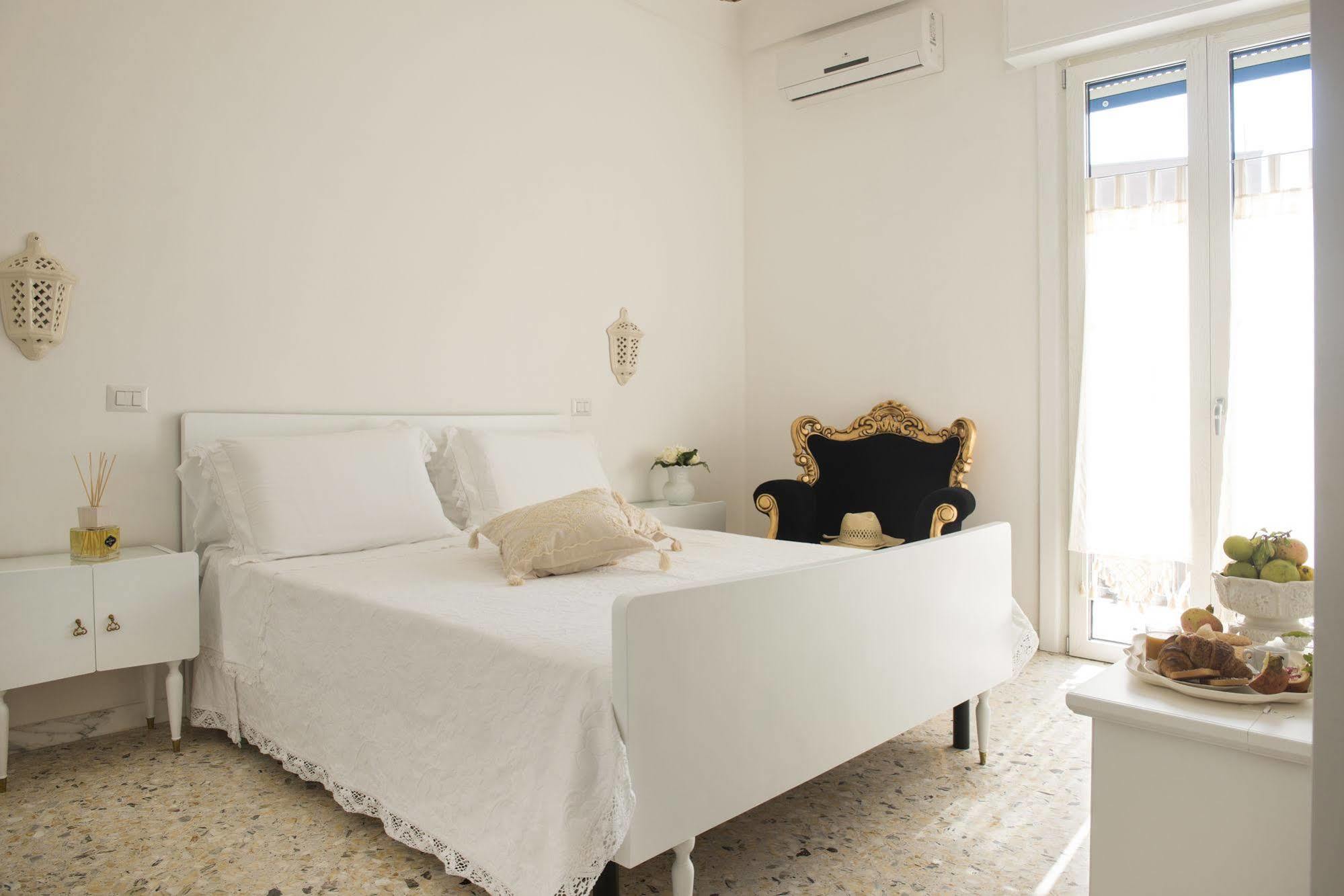 Bed and Breakfast Dimora Cappuccini Cisternino Exterior foto