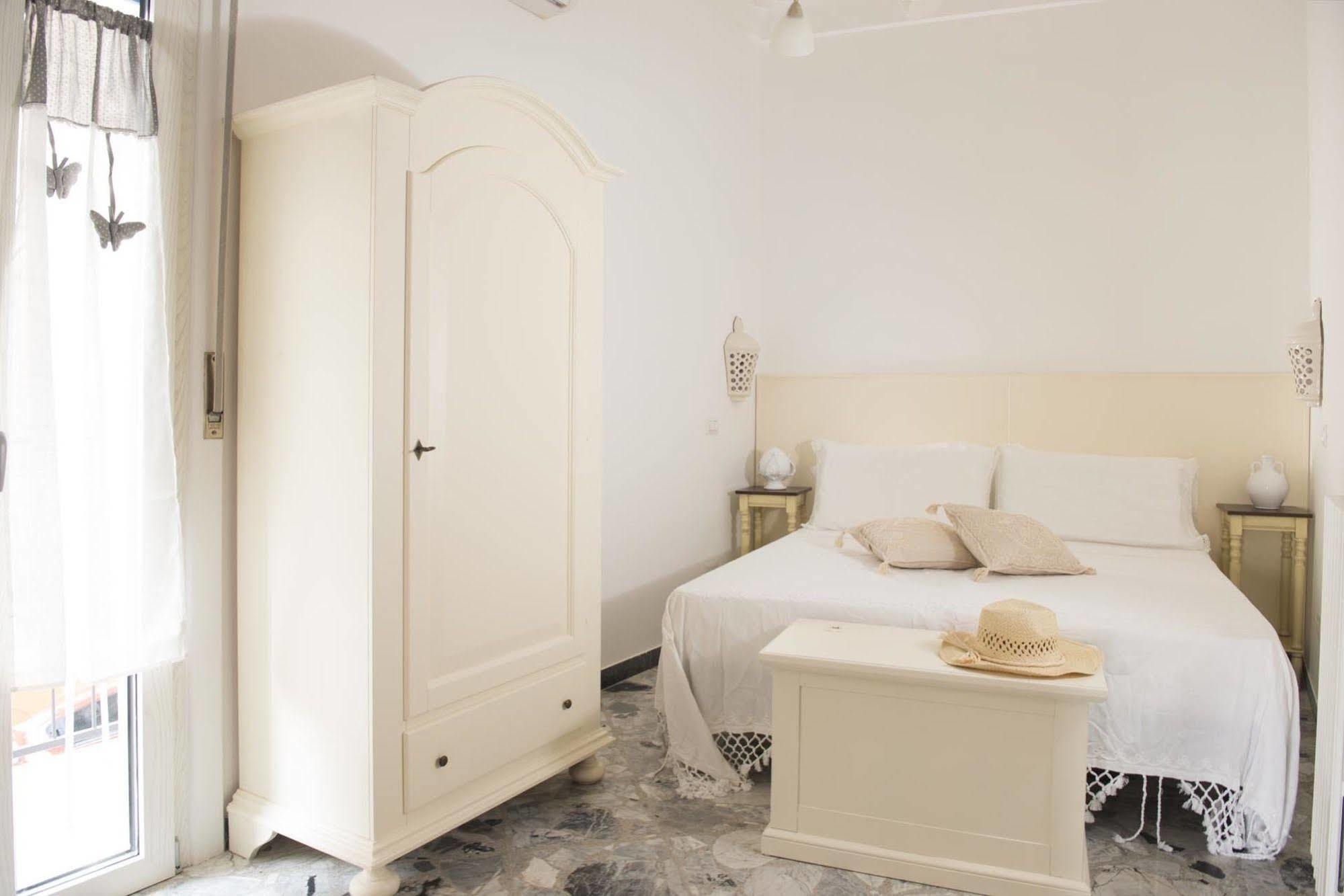Bed and Breakfast Dimora Cappuccini Cisternino Exterior foto