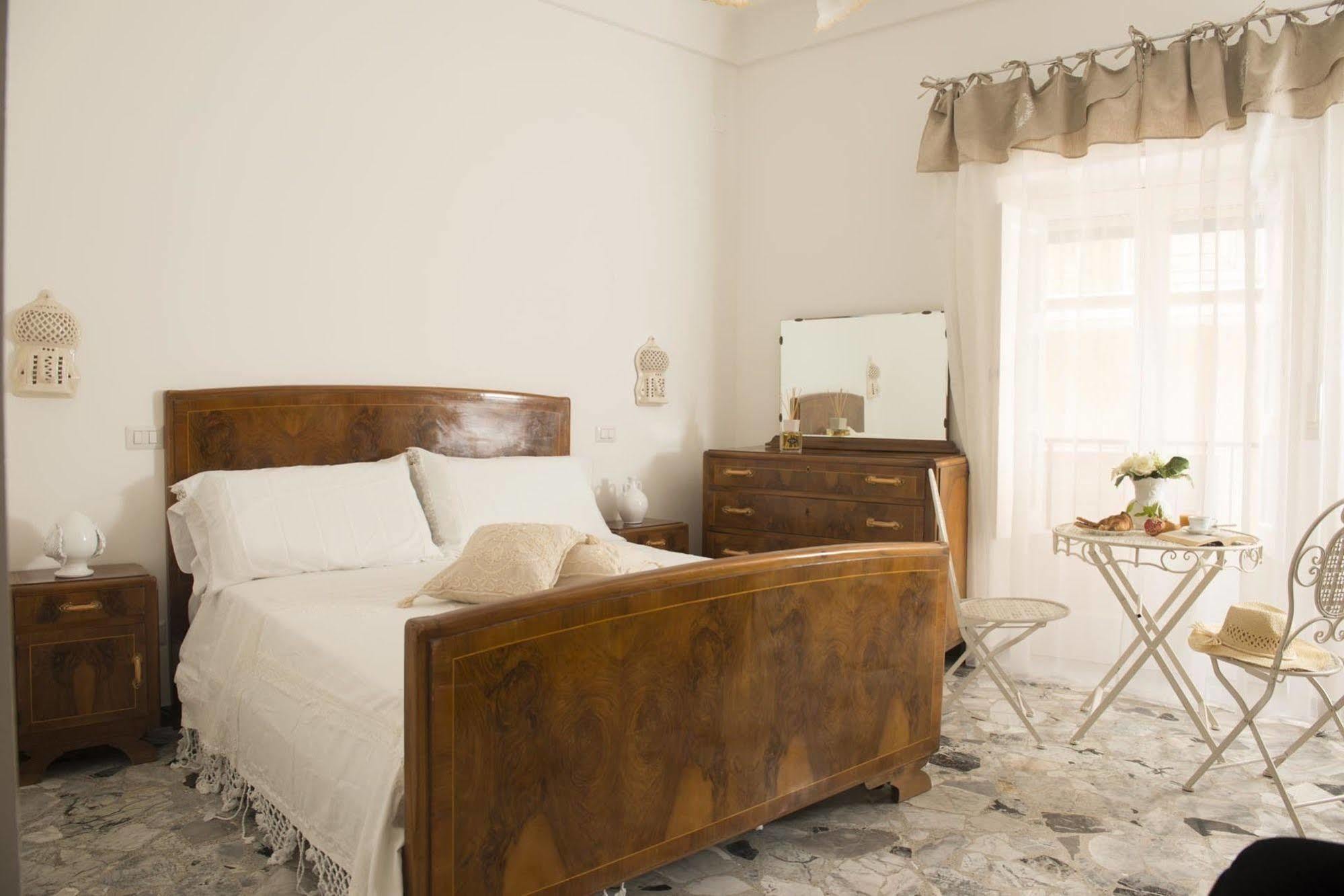 Bed and Breakfast Dimora Cappuccini Cisternino Exterior foto