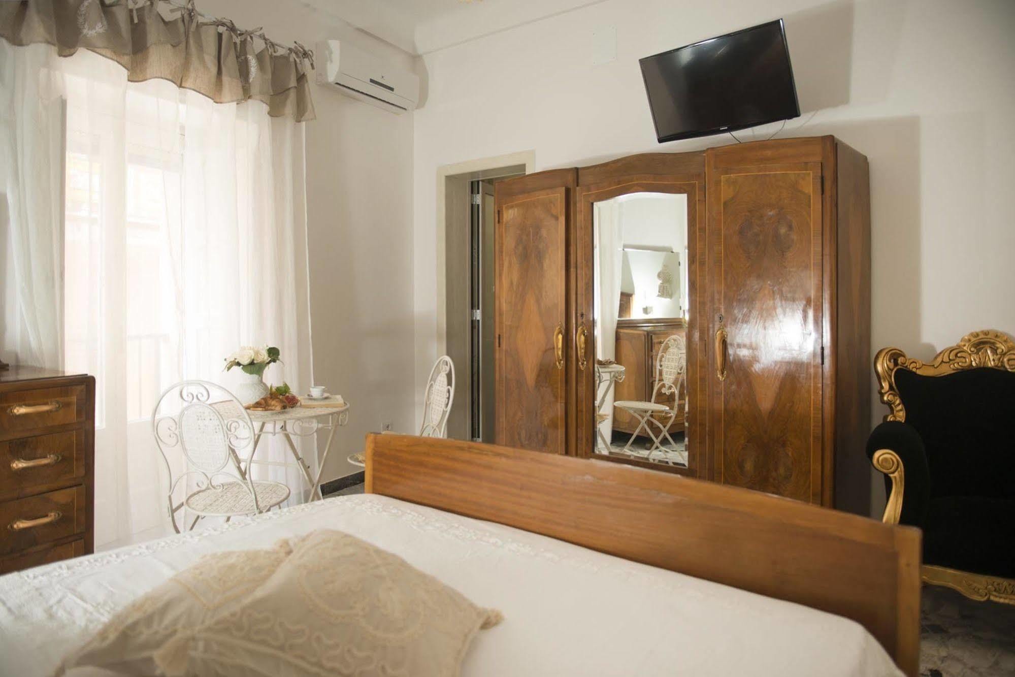 Bed and Breakfast Dimora Cappuccini Cisternino Exterior foto